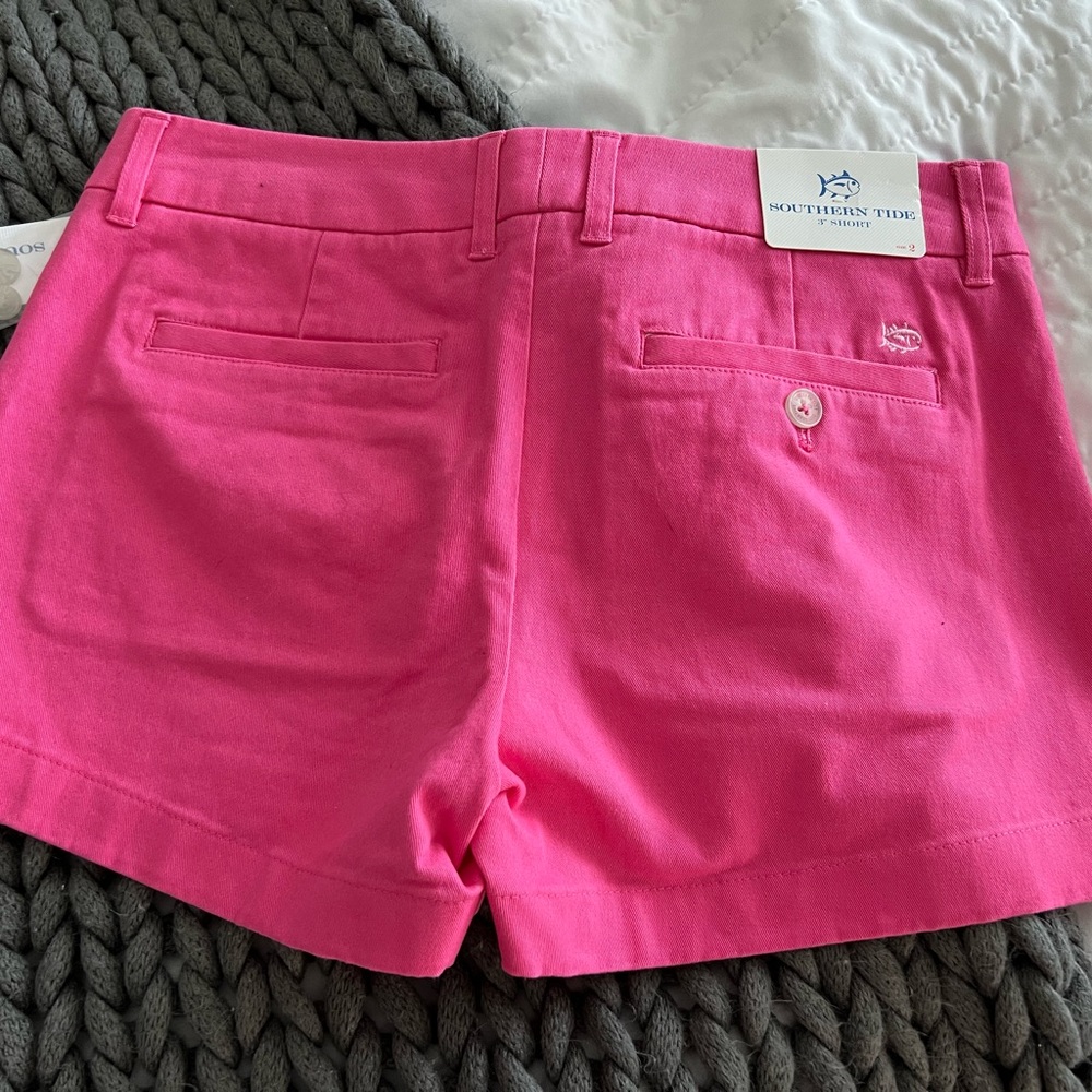 NWT Berry Southern Tide Short
